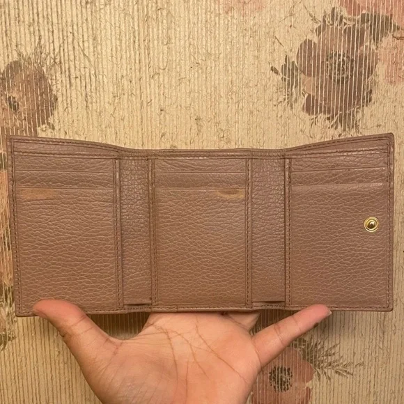 Gucci Taupe Pebbled Leather Tri-Fold Wallet with Gold GG - Picture 9 of 11